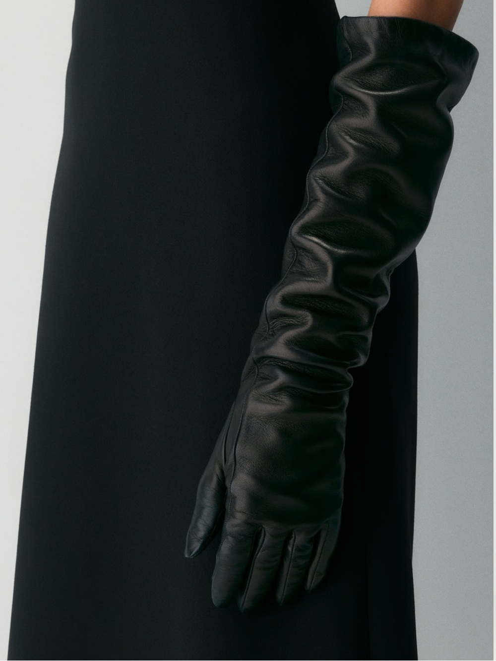 Aritzia NWT Renown Leather extra Long Gloves Black Size Small